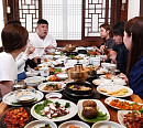 '전참시' 송가인, 전주 콘서트 한옥마을 한정식집 수라상 먹방…분식집서 칼국수+쫄면+만두 '후식'