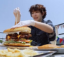 이유리, 13단 맘모스 버거 & 땅콩버터라테로 행복한 치팅데이