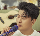 '컴백 D-2' 김호중, 세 번째 콘셉트 포토 공개…'기대 UP' 보라 마이크