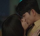 [종합] '이상한 변호사 우영우' 박은빈♥강태오, 설레는 센서등 키스…'친모' 진경, 전배수 찾아갔다