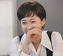 '동탄 맘' 염정아, 나이 51세에 뽐내는 반전 매력…영화 '인생은 아름다워' 주인공 홍보 요정 변신