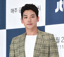 가수 비(정지훈), 여성 골프선수와 불륜설 "사실무근…법적 대응할 것"