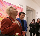 기안84, 영국 런던 사치갤러리 개인전 그림 들고 입성…바버샵 방문 '킹스맨 스타일' 도전