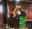 임영웅, '멜론뮤직어워드(MMA)' 5관왕 트로피 자축 "우히우히"