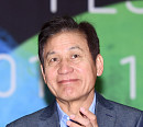 안성기, 대종상 공로상 수상…혈액암 투병 근황 공개 "건강 좋아지고 있어"