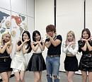 woo!ah!(우아!), '유튜브 대세' 다나카와 만남…상큼+애교 포즈 강의