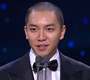 '2022 KBS 연기대상' 대상 이승기 수상소감 "많은 것을 내려놓고 얻어내야 하는 이런 일 후배들에 물려주면 안돼"