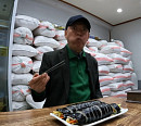 '은둔식달' 김밥 달인, 우엉김밥ㆍ오징어김밥 맛집 가게…동작구 위치 현대 볼 수 없는 농장서 직접 지은 쌀