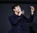 임영웅, 영화 '아임 히어로 더 파이널' 개봉 첫날 극장 깜짝 방문
