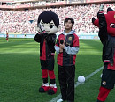 '국민 가수' 임영웅과 영웅시대 기 받은 FC서울, 3-0 대구 완파…시축ㆍ공연 4만5천명 최다 관중 '임영웅의 힘'