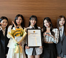 woo!ah!(우아!), '2023 브랜드 고객충성도 대상' 여자아이돌 라이징스타 부문 수상…대세 걸그룹 행보 중