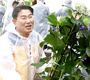 순천만국제정원박람회 출동한 '일꾼의탄생', 축구장 234개 크기 정원 수국 매우기