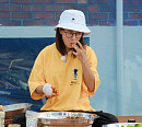 '런닝맨' 송지효, 레전드 큰 손 모먼트…오이소박이 소금 샤워 레시피 공개