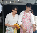 손태진ㆍ에녹, '장미꽃 필 무렵’ 촬영지 인제 포차 쉐프 변신…짜박 두부→치즈 두부전까지 두부 홀릭