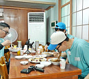 '런닝맨이 떴다-어촌편' 유재석, 촬영지 장소 고성 짜장면 맛집 방문…송지효 오징어순대 큰손 변신