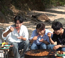 '장미꽃 필 무렵’ 강화도 갯벌 바다서 모시조개 넣은 닭볶음탕 먹방…조개 플러팅 토론의 결과는?