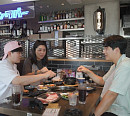 '전참시' 민우혁 와이프 이세미&매니저, 일본 소고기(와규) 무한리필 가게 먹방→팬미팅 감동