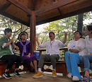 김동규, '박원숙의 같이 삽시다' 자매들과 서천 장항송림산림욕장 맥문동 축제 방문…100억 원대 사기 당한 사연은?