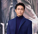 오정세 탑승 승합차, 경운기와 추돌 사고