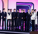 [종합] "故 문빈 고맙다" 세븐틴, '2023 마마 어워즈' 첫 대상…올해의 앨범 등 5관왕