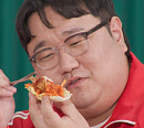 나선욱ㆍ호철ㆍ경호 등 '먹찌빠' 출연진, 젓갈 먹방 잇는 김장 김치 미식회