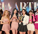 스테이씨, '2023 AAA' 베스트 뮤지션상 수상 "노력하는 아티스트 될 것"