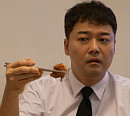 '나혼자산다' 팜유, 대만 족발 국수 맛집 방문…관광지 '무지개 마을'서 아이언맨과 버스킹