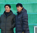 '뭉쳐야 찬다 시즌3', 네덜란드 히딩크 만나기 전 FC SUN 평가전…김남일 코치 태클 훈련