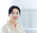 김희애, 2024년에도 열일 예고…영화 '데드맨'ㆍ'보통의 가족'→넷플릭스 '돌풍'