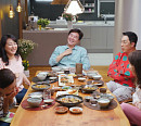이재용 아나운서 와이프와 함께하는 한강 뷰 마포 아파트 공개…임예진ㆍ정선희ㆍ김한석과 나이 58세 생일파티(4인용식탁)