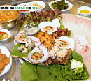 '백반기행' 삼척 밥상…이상엽과 해물모듬 쟁반회ㆍ칼국수 & 오징어볶음 맛집ㆍ곰치국 & 가자미회 한 상 식당 찾는다