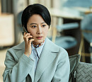 '돌풍' 김희애, 몰입감 키우는 태풍의 눈…비하인드 컷 공개