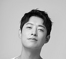 정헌, 새 프로필 공개…팬심 저격한 짙은 남성미