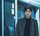 '중간계' 김강우, 눈빛 하나로 AI를 압도하다