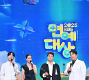 [종합] '2025 KBS 연예대상' 전현무 첫 대상, 故전유성 트리뷰트