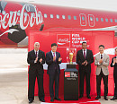 월드컵 트로피 투어 코카-콜라 전세기 타고 한국 도착