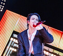 [비즈 포토] BTS 진, 광화문 밤하늘 수놓는 '비주얼 킹'의 열창