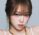 최예나, 日 매거진 화보…귀여움 벗고 강렬 카리스마