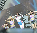 최예나, 부산 워터밤 완벽 접수…보디슈트·히트곡 떼창 물결