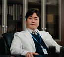 '닥터X' 이성욱, '신입사원 강회장' 잇는 연기 차력쇼