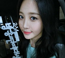 '우리결혼했어요' 유라 "스킨십은 이렇게"…악수 제안 홍종현에  깍지 '꽉'