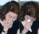 [BZ포토] 윤여정, 93세 노모 생각에 눈물 '왈칵'