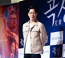 [BZ포토] 엄기준, 근엄한 포즈로 女心 강타