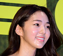 [BZ포토] 채수빈, 조명 반사하는 꿀광 피부