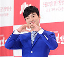 [BZ포토] 윤시윤, 女心 강탈하는 하트 애교