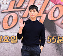 [BZ포토] 남궁민, 계절 앞서간 두 발
