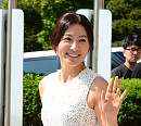 [BZ포토] 김희애, 싱그러운 손인사