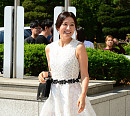 [BZ포토] 김희애, 시스루 스커트 아래 살짝 비친 각선미