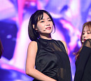 [BZ포토] AOA 유나, 살짝 들어올린 스커트 자락