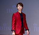 [BZ포토] 박보검, 전에 없던 강렬 레드 수트